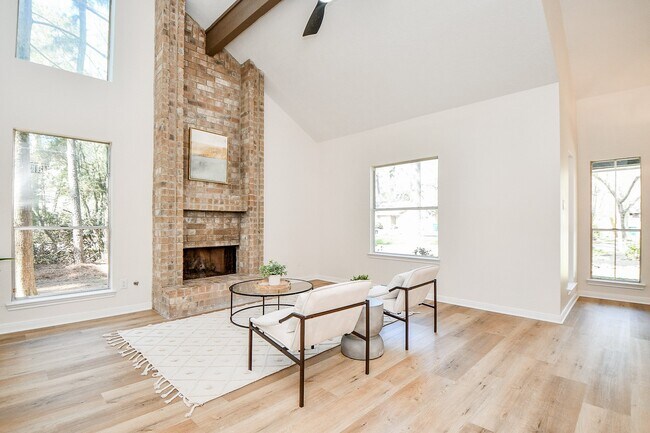 Building Photo - 21 Edgewood Forest Ct