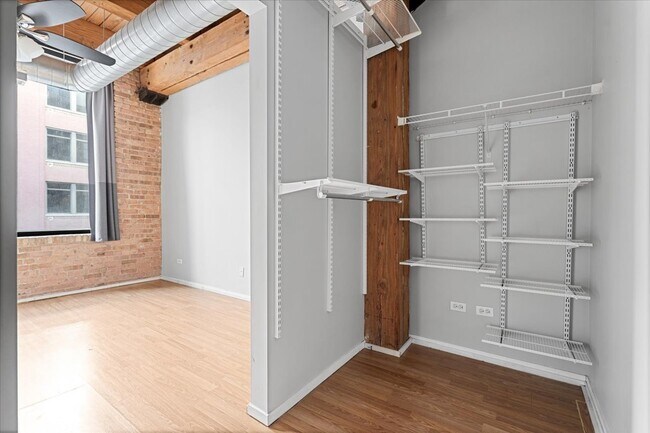 Building Photo - 625 W Jackson Blvd