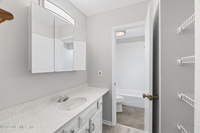 Building Photo - 2300 Twelve Oaks Dr