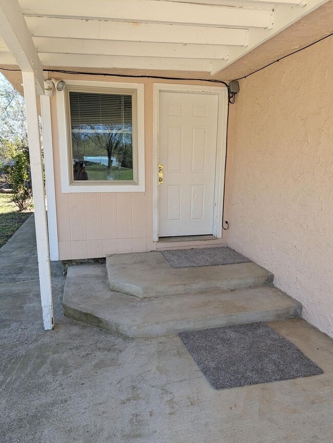 Building Photo - Nice Family Home