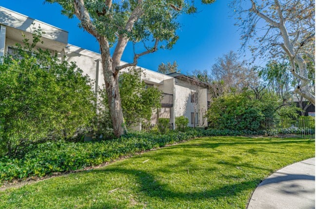 Primary Photo - 2 Bedroom Condo for Rent in Newhall!