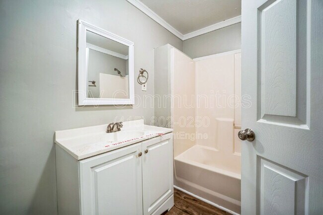 Building Photo - 927 Byron Dr SW