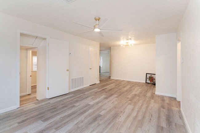 Building Photo - 1809 NW Lincoln Ave