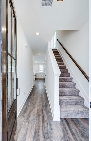 Building Photo - 518 Taffy Wy