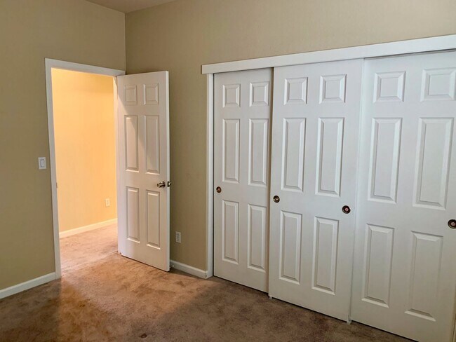 Building Photo - Beautiful Brentwood home with bed and full bath downstairs