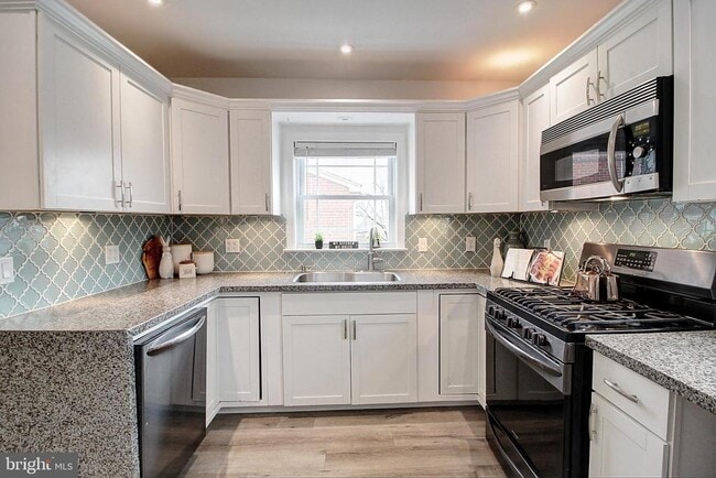 Building Photo - 102 Frederick Ave