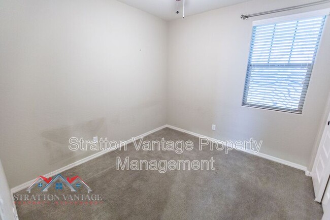Building Photo - 256 N Jesse St