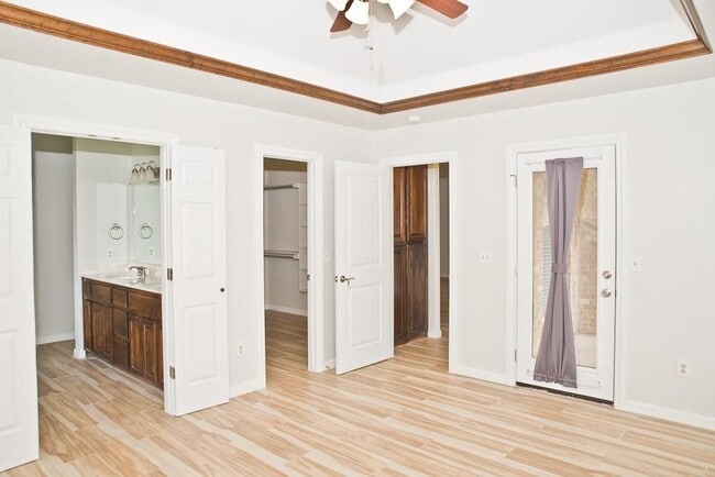 Building Photo - 826 Rickwood Cir