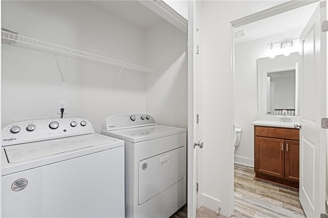 Building Photo - 6256 Hillandale Dr