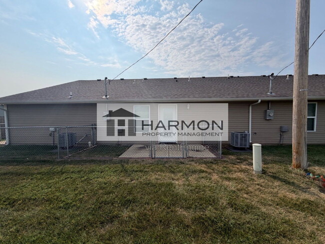 Building Photo - 545 Sunflower Dr