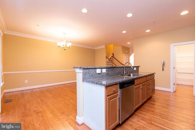 Building Photo - 1206 Maple Grove Ln