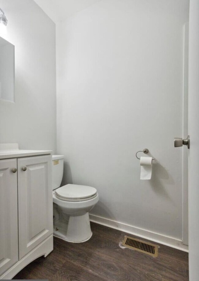 Building Photo - 1918 W Diamond St