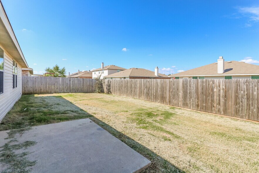 Building Photo - 321 Daisy Ln