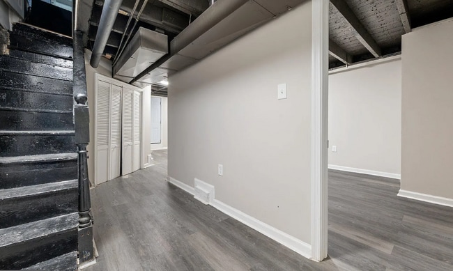 Building Photo - 281 W Franklin St