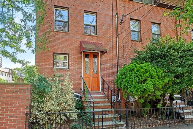 Primary Photo - 199 9th St