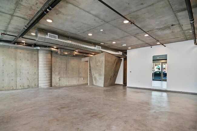 Building Photo - 5750 Hollywood Blvd