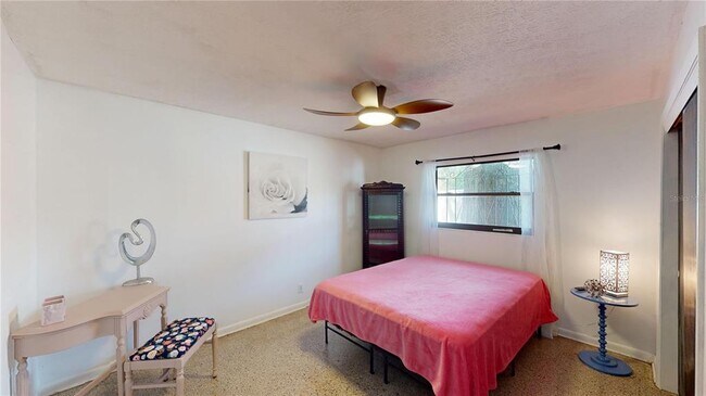 Building Photo - 502 N Beverly Ave