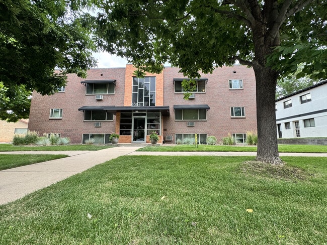 Building Photo - 2054 S Milwaukee St