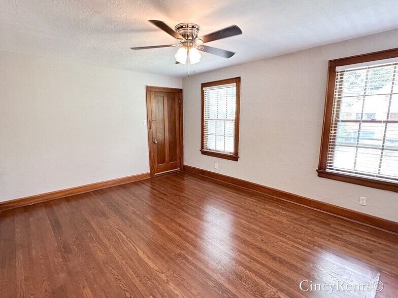 Building Photo - 3434 Ault View Ave