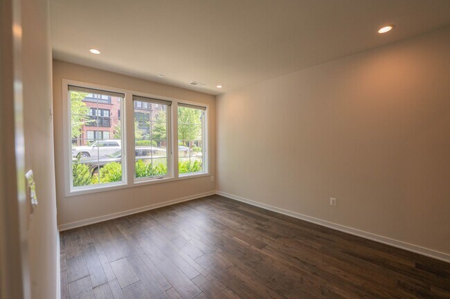 Building Photo - Luxury Reston Rental