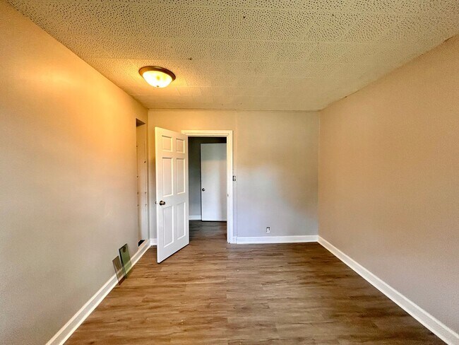 Building Photo - 1783 Sanford St