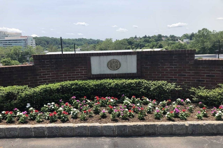 Building Photo - 350 W Elm St