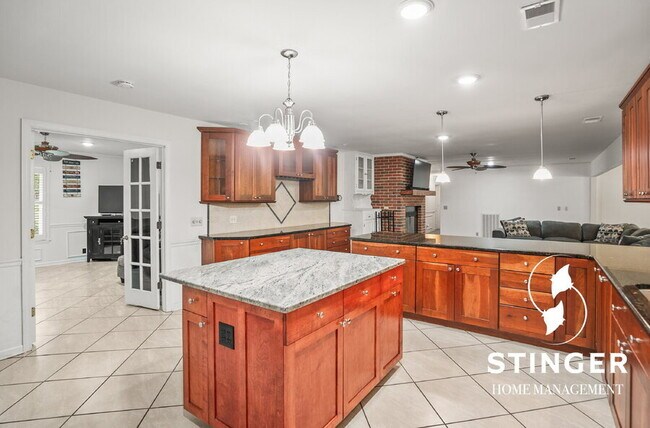 Building Photo - 7 Blue Heron Cir