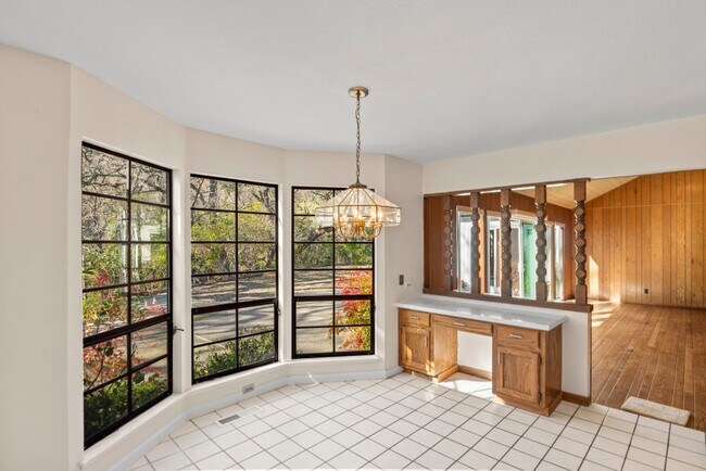 Building Photo - Beautiful big house with great school district. Gustavo Lopez AMSI