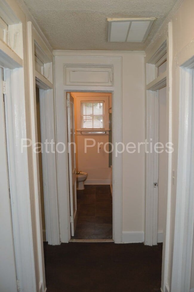 Building Photo - 1401 Kinderway &amp; 4300-4302 Wentworth -...