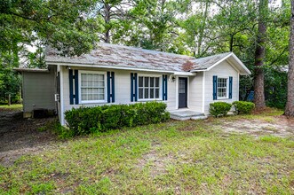 Building Photo - 350 Pineview Dr