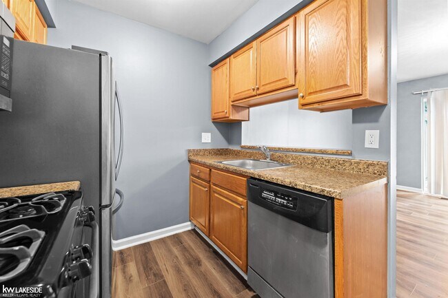 Building Photo - 8439 Hickory Dr