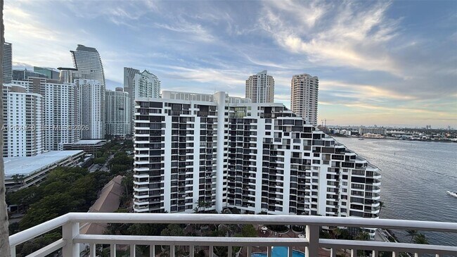 Building Photo - 770 Claughton Island Dr