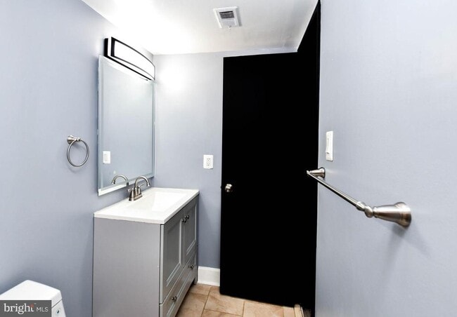Building Photo - 10208 Prince Pl