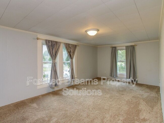 Building Photo - 7507 Greenlawn Dr