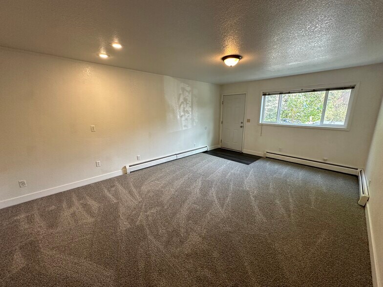 Building Photo - 1180 N Elsinore Ave