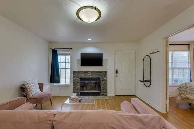 Building Photo - 7685 Northcross Dr