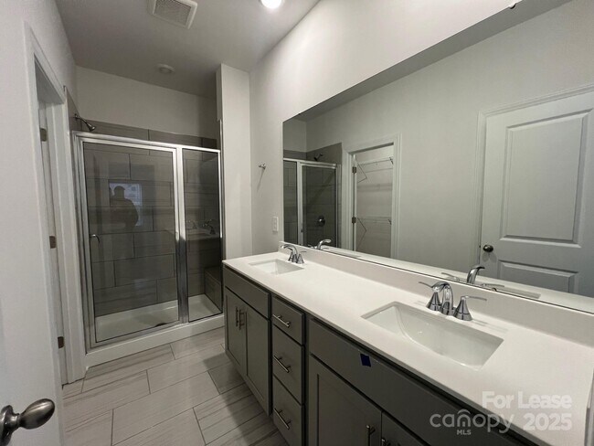 Building Photo - 1233 30th St Ln NE