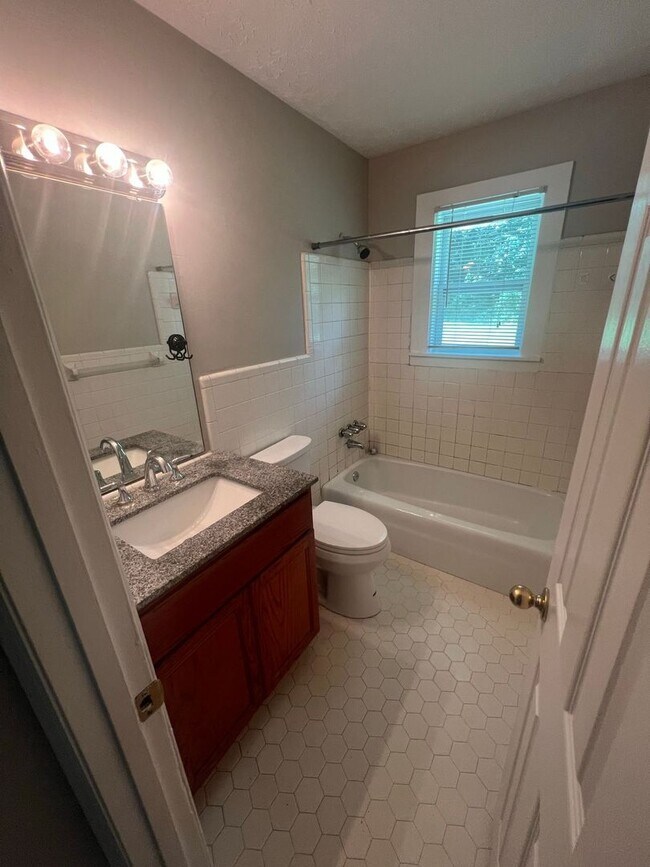 Building Photo - 4690 Cook Dr