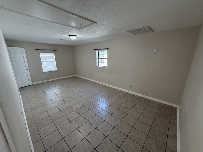 Building Photo - 790 Peyton Dr