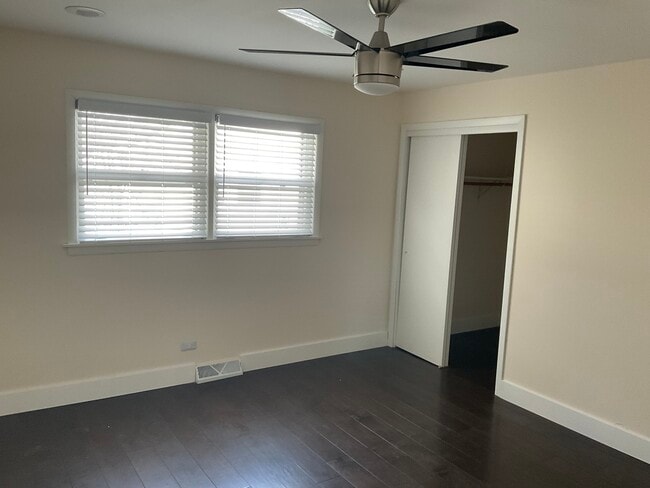 Building Photo - 566 N Howard Ave