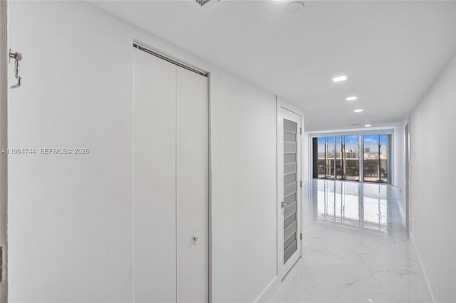 Building Photo - 3625 N Country Club Dr