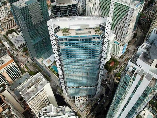 Building Photo - 1300 Brickell Bay Dr