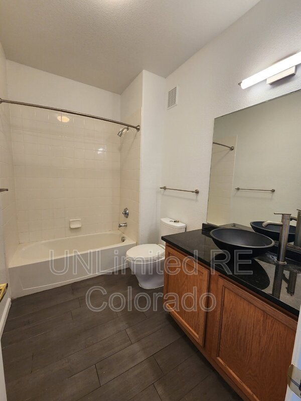 Building Photo - 15700 E Jamison Dr