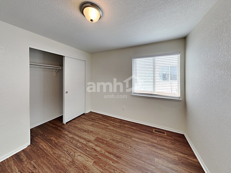 Building Photo - 11260 Jamaica St