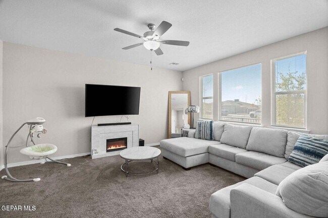 Building Photo - 14947 Pebble Hills Blvd