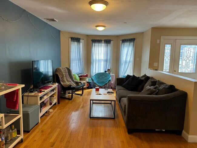 Building Photo - 204 Marion St