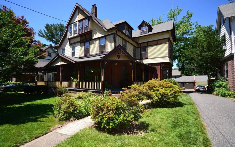 Building Photo - 47 W La Crosse Ave