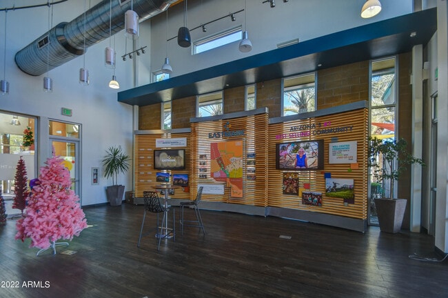 Building Photo - 4655 S Vapor