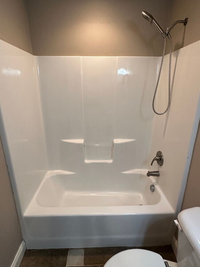Building Photo - 4 Bed 2 Bath FOR RENT in Waynesville
