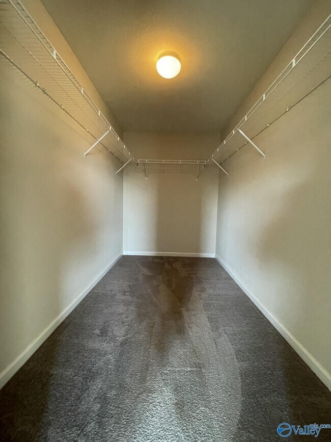 Building Photo - 3412 Castlecreek Dr SW